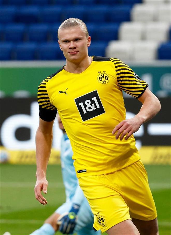 安东内拉偶遇网红街头采访：你是做什么工作的