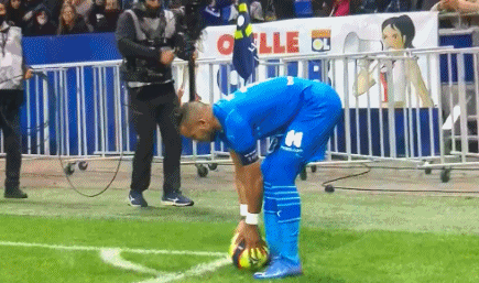 官方：帕利尼亚因转会谈判未入选球队今日比赛大名单