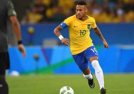 世体：巴萨否认了有意引进凯恩的报道，目前没和任何球员接触