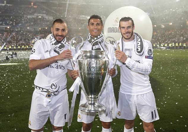 带领桑托斯成功逃离降级区，内马尔赛后动情落泪