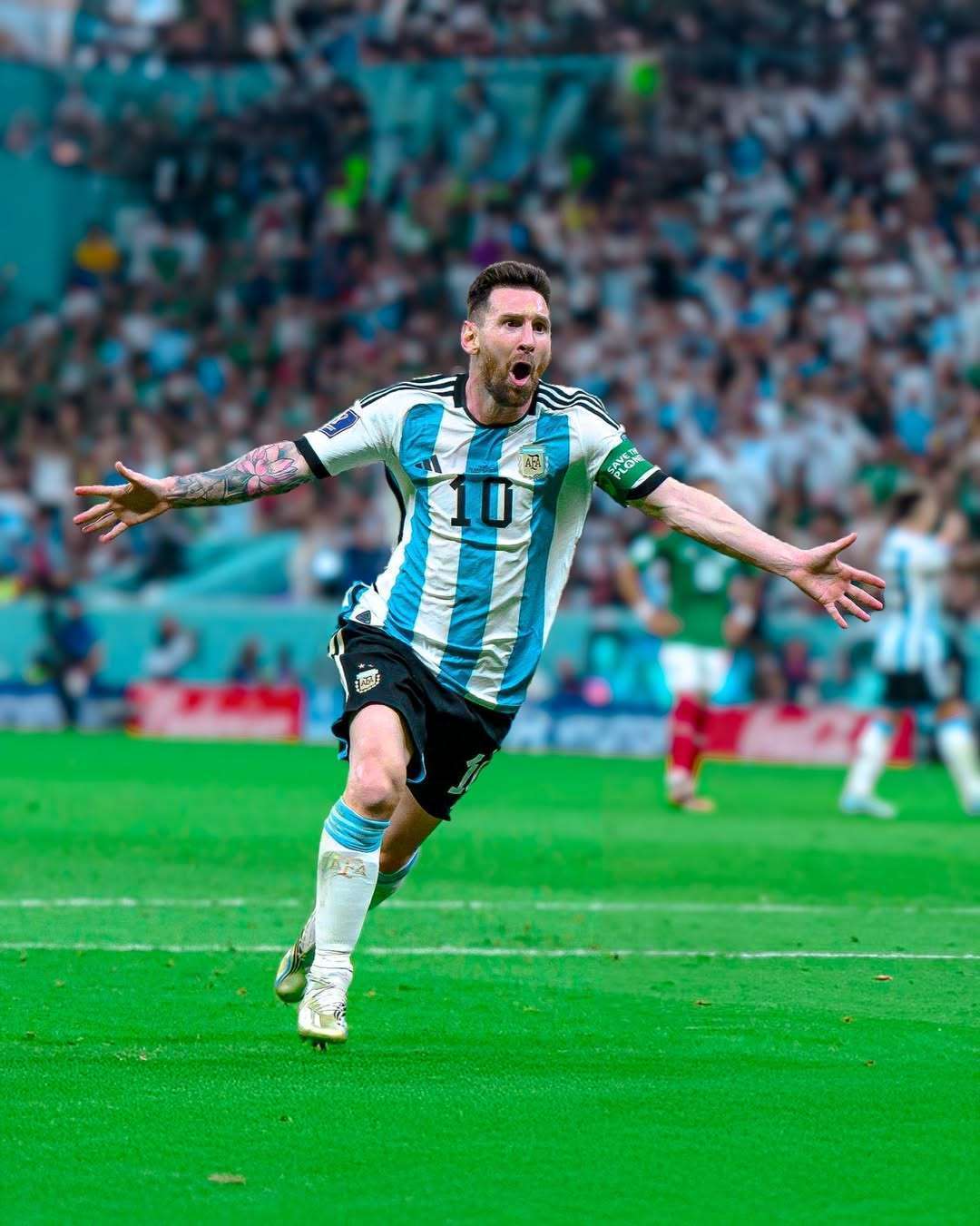 成都蓉城新掌门人徐正源续约并推动三名球员签约，球队迅速崛起，有望争冠。