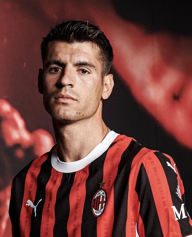 劳塔罗飞铲罗伯逊染黄，国米战利物浦上半场13分钟现争议